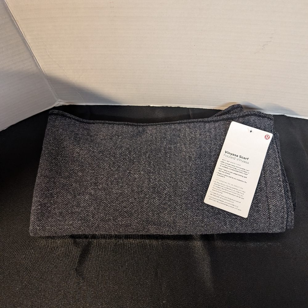 NWT LULULEMON Vinyasa Scarf Wrap Soft Black & Grey Herringbone Design